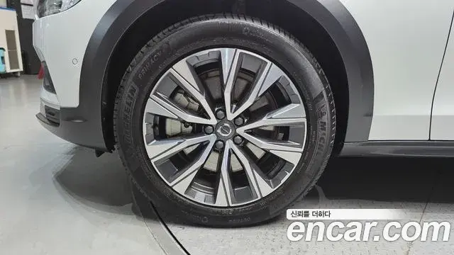 Volvo V90 Cross Country 2023 — Şəkil 21/31