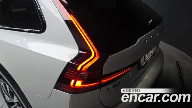Volvo V90 Cross Country 2023 — Şəkil 19/31