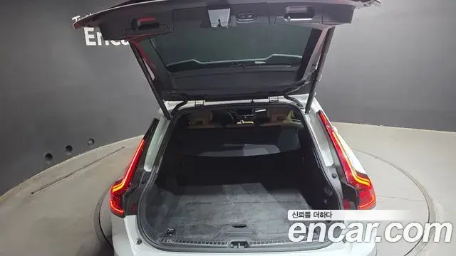 Volvo V90 Cross Country 2023 — Şəkil 17/31