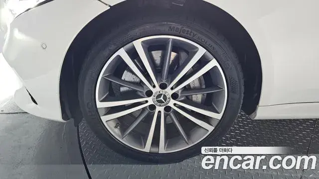 Mercedes-Benz CLS-Class 2019 — Şəkil 28/31