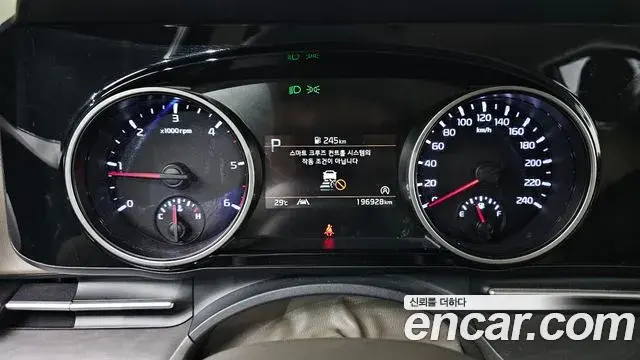 Kia Carnival 2021 — Фото 8/20