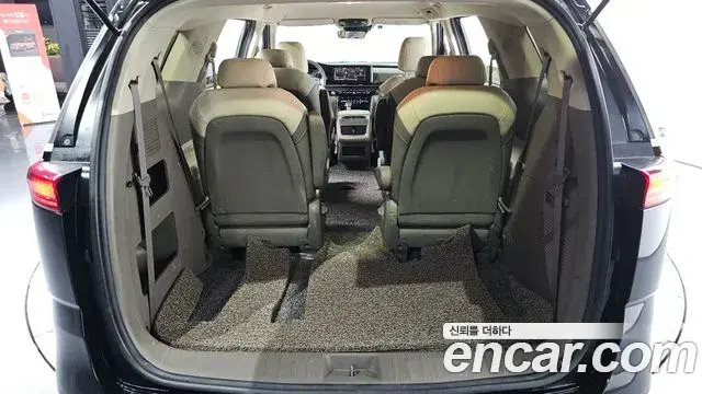 Kia Carnival 2021 — Фото 18/20
