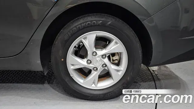 Hyundai The New Avante Hybrid 2021 — Photo 31/31