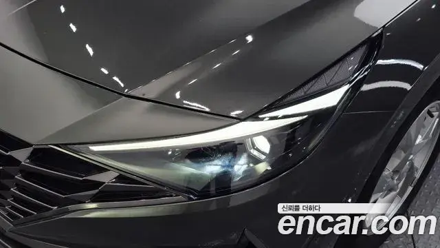 Hyundai The New Avante Hybrid 2021 — Photo 9/31