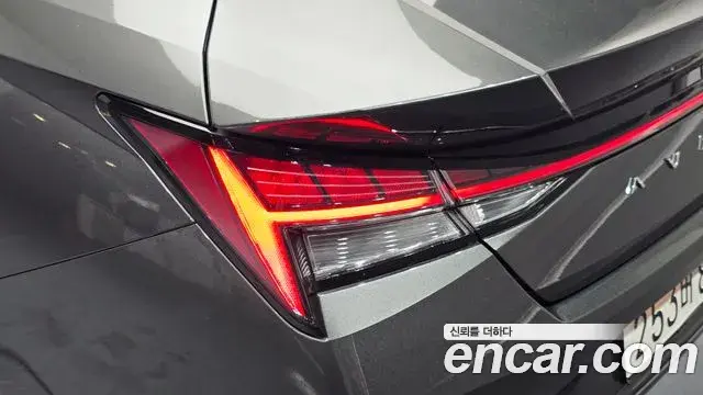Hyundai The New Avante Hybrid 2021 — Photo 22/31
