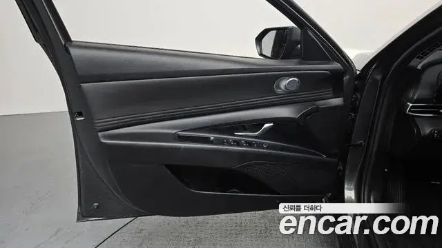 Hyundai The New Avante Hybrid 2021 — Photo 1/31