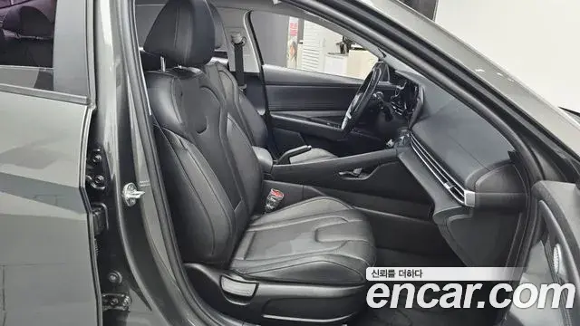 Hyundai The New Avante Hybrid 2021 — Photo 13/31