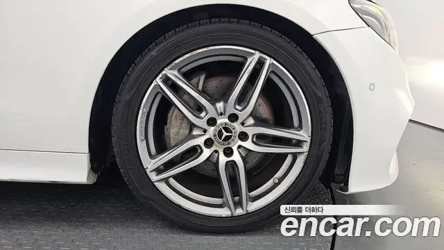 Mercedes-Benz E-Class 2018 — ფოტო 16/30