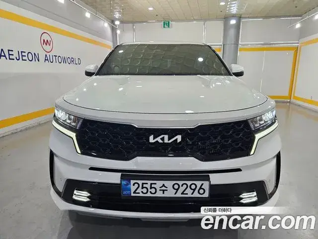 Kia Sorento 2023 — Фото 1/18