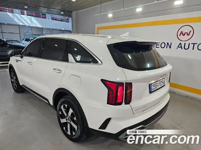 Kia Sorento 2023 — Фото 4/18