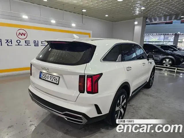 Kia Sorento 2023 — Фото 6/18