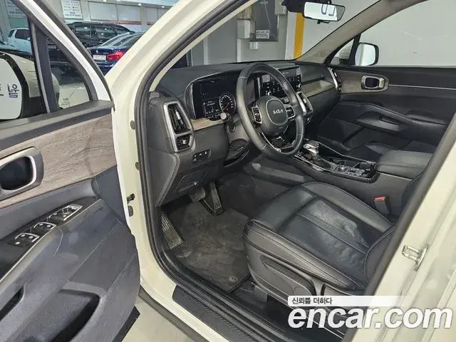 Kia Sorento 2023 — Фото 11/18