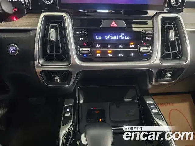 Kia Sorento 2023 — Фото 13/18
