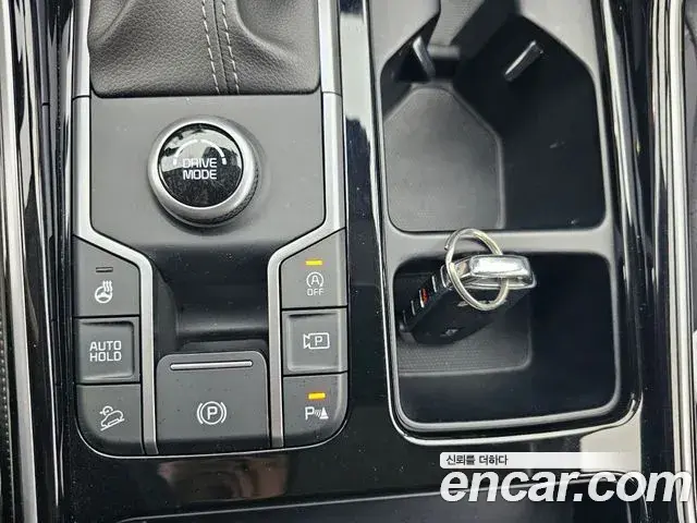 Kia Sorento 2023 — Фото 17/18