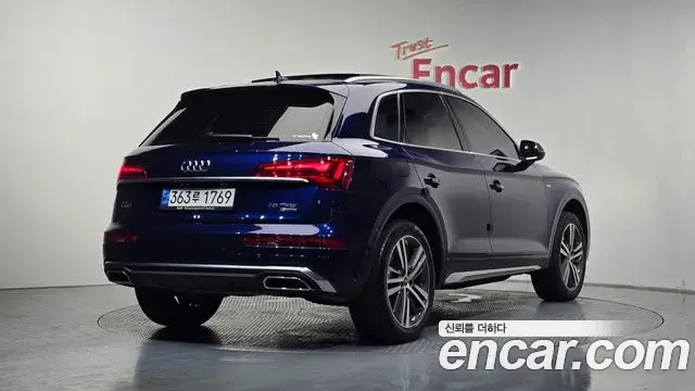 Audi Q5 2022 — ფოტო 33/35