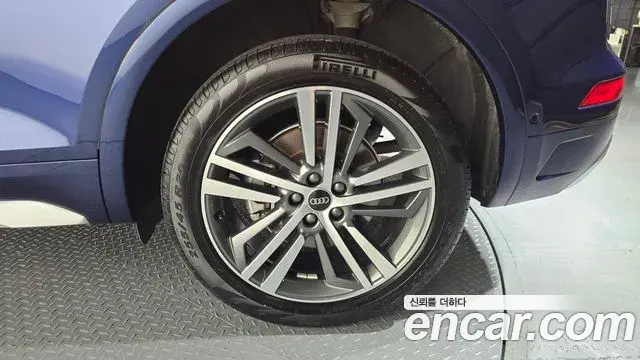 Audi Q5 2022 — ფოტო 29/35