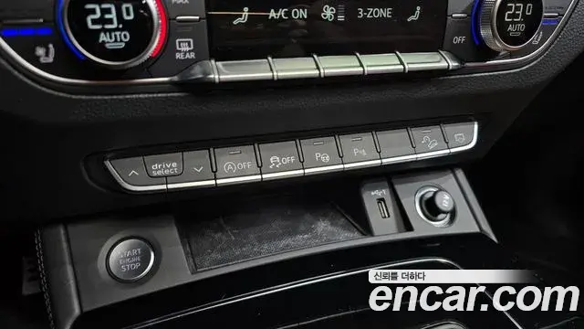 Audi Q5 2022 — ფოტო 23/35