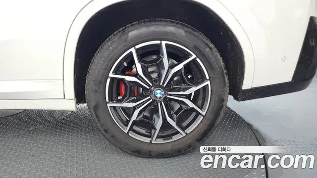 BMW X4 2022 — Photo 12/30