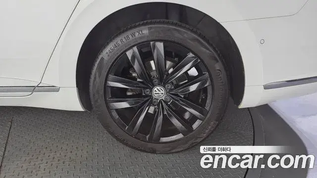 Volkswagen Arteon 2019 — ფოტო 23/35