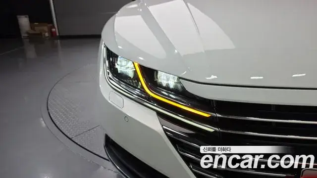 Volkswagen Arteon 2019 — ფოტო 13/35