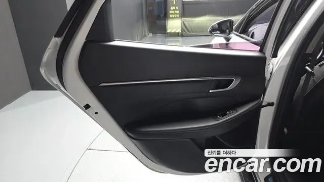 Hyundai Sonata Hybrid 2019 — Şəkil 16/33