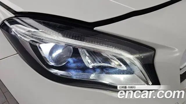 Mercedes-Benz GLA-Class 2018 — Photo 12/30