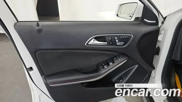 Mercedes-Benz GLA-Class 2018 — Photo 18/30