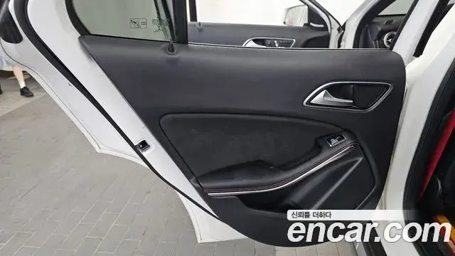 Mercedes-Benz GLA-Class 2018 — Photo 8/30