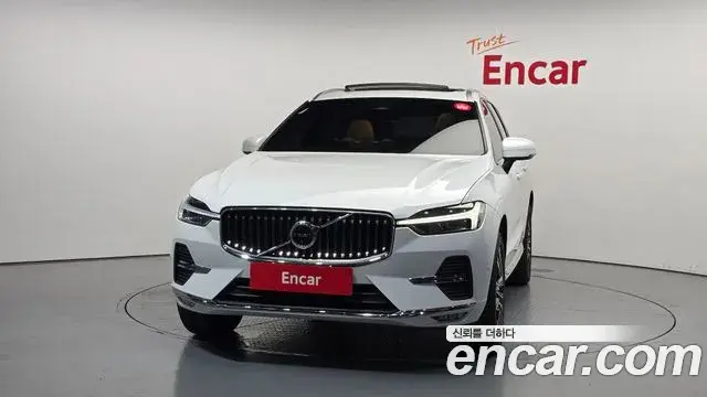 Volvo XC60 2022 — Şəkil 24/32
