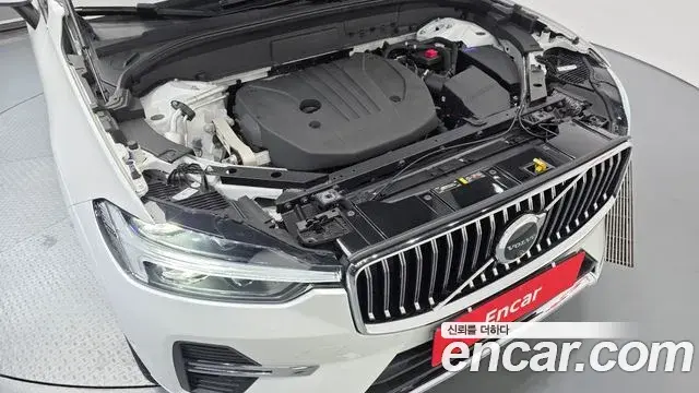 Volvo XC60 2022 — Şəkil 11/32