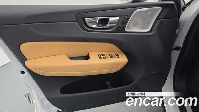 Volvo XC60 2022 — Şəkil 6/32