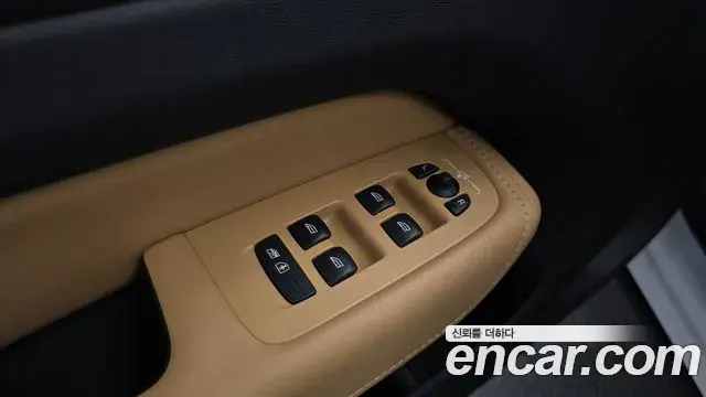 Volvo XC60 2022 — Şəkil 14/32