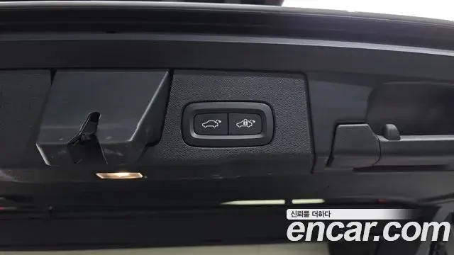 Volvo XC60 2022 — Şəkil 20/32