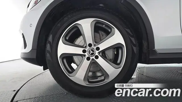 Mercedes-Benz GLC-Class 2019 — Şəkil 21/32