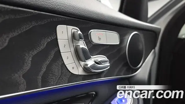Mercedes-Benz GLC-Class 2019 — Şəkil 8/32