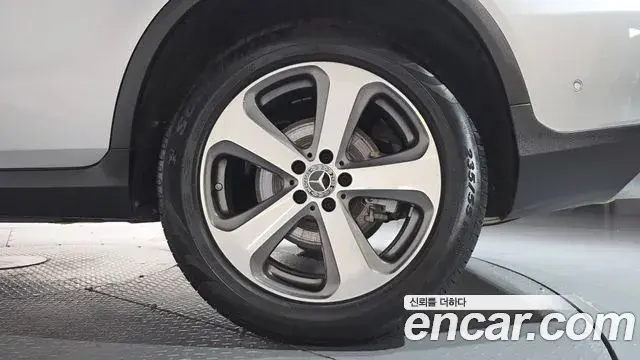 Mercedes-Benz GLC-Class 2019 — Şəkil 1/32