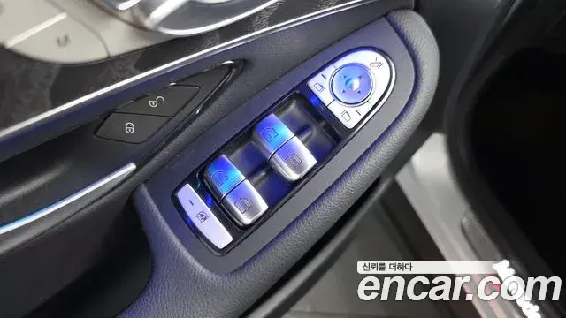 Mercedes-Benz GLC-Class 2019 — Şəkil 31/32