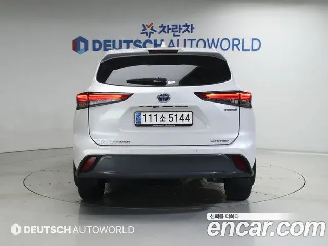 Toyota Highlander 2023 — ფოტო 8/20