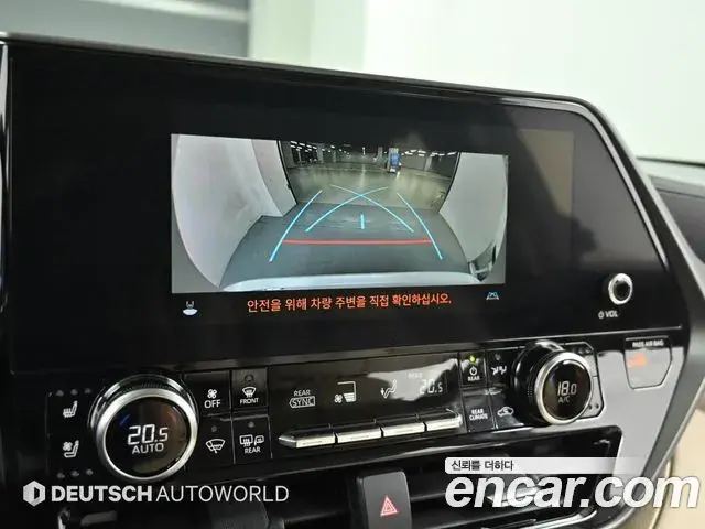 Toyota Highlander 2023 — ფოტო 15/20