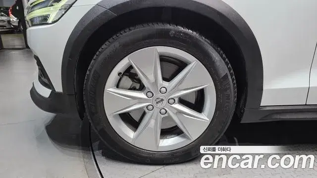 Volvo V60 Cross Country 2019 — Şəkil 4/30