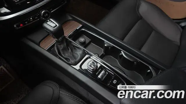 Volvo V60 Cross Country 2019 — Şəkil 25/30