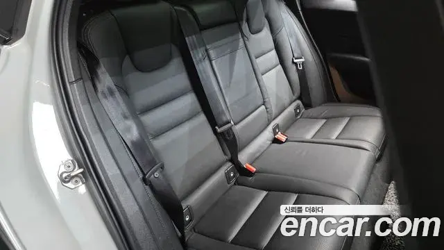 Volvo V60 Cross Country 2019 — Şəkil 28/30