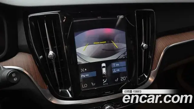 Volvo V60 Cross Country 2019 — Şəkil 19/30