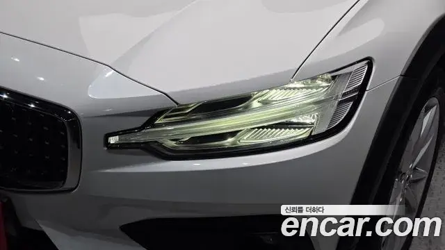 Volvo V60 Cross Country 2019 — Şəkil 3/30