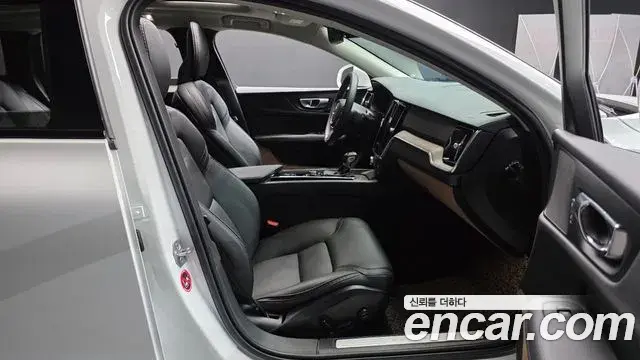 Volvo V60 Cross Country 2019 — Şəkil 9/30