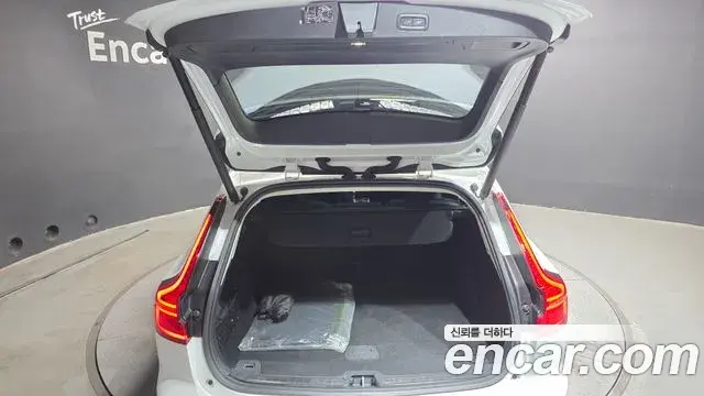 Volvo V60 Cross Country 2019 — Şəkil 20/30