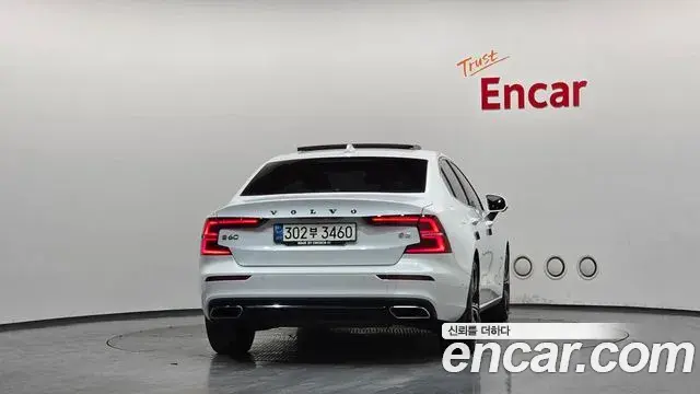 Volvo S60 2021 — Şəkil 17/36