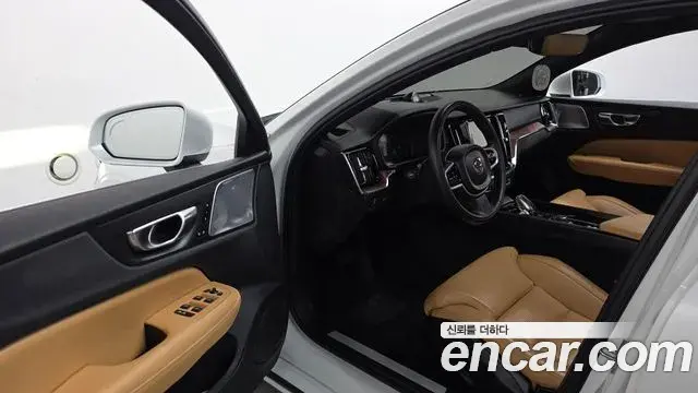 Volvo S60 2021 — Şəkil 30/36