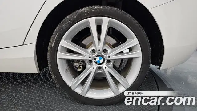 BMW 1 Series 2019 — Şəkil 14/32