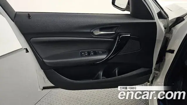 BMW 1 Series 2019 — Şəkil 32/32